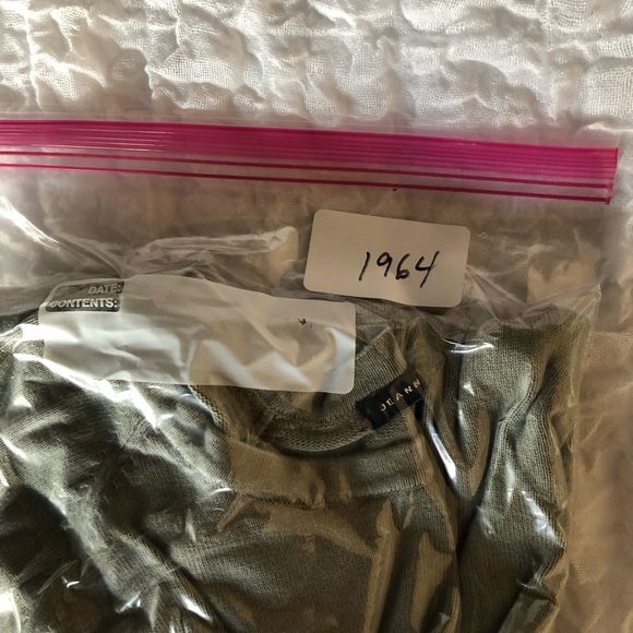 Green Long Sleeve top - Picture 4 of 4